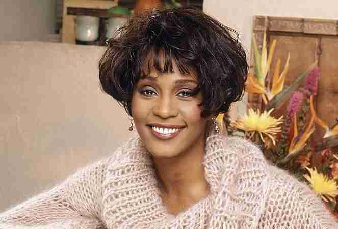 Whitney Houston - 10 frases de cantantes famosos para recargar tu canto este 2022